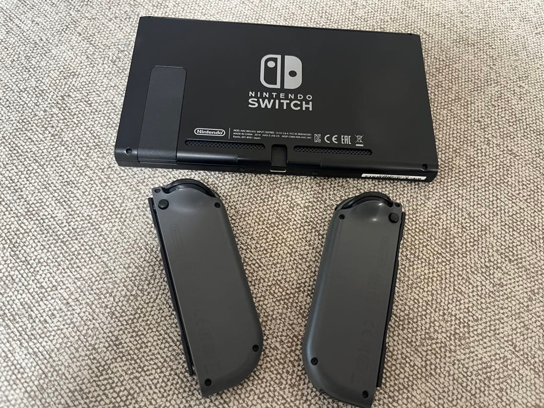 【匿名配送】【美品】Switch 本体＋Joy-Con+カセット3本+ケース