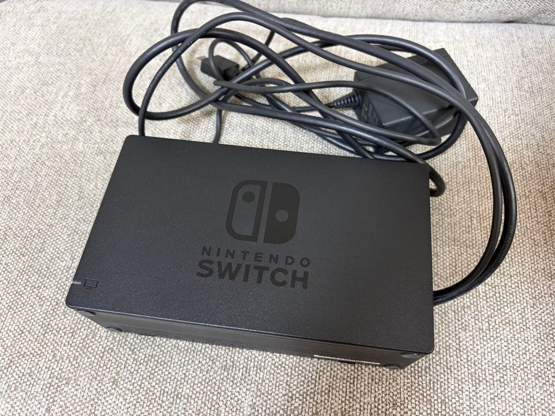 【匿名配送】【美品】Switch 本体＋Joy-Con+カセット3本+ケース