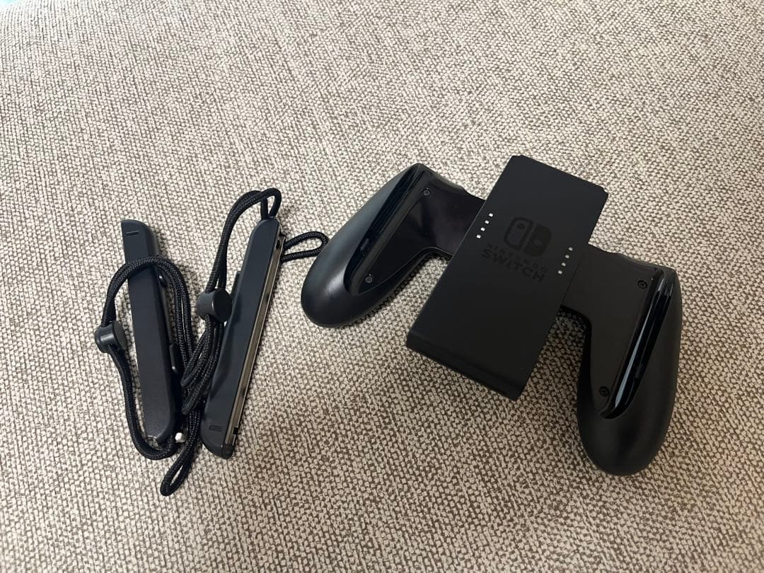 【匿名配送】【美品】Switch 本体＋Joy-Con+カセット3本+ケース