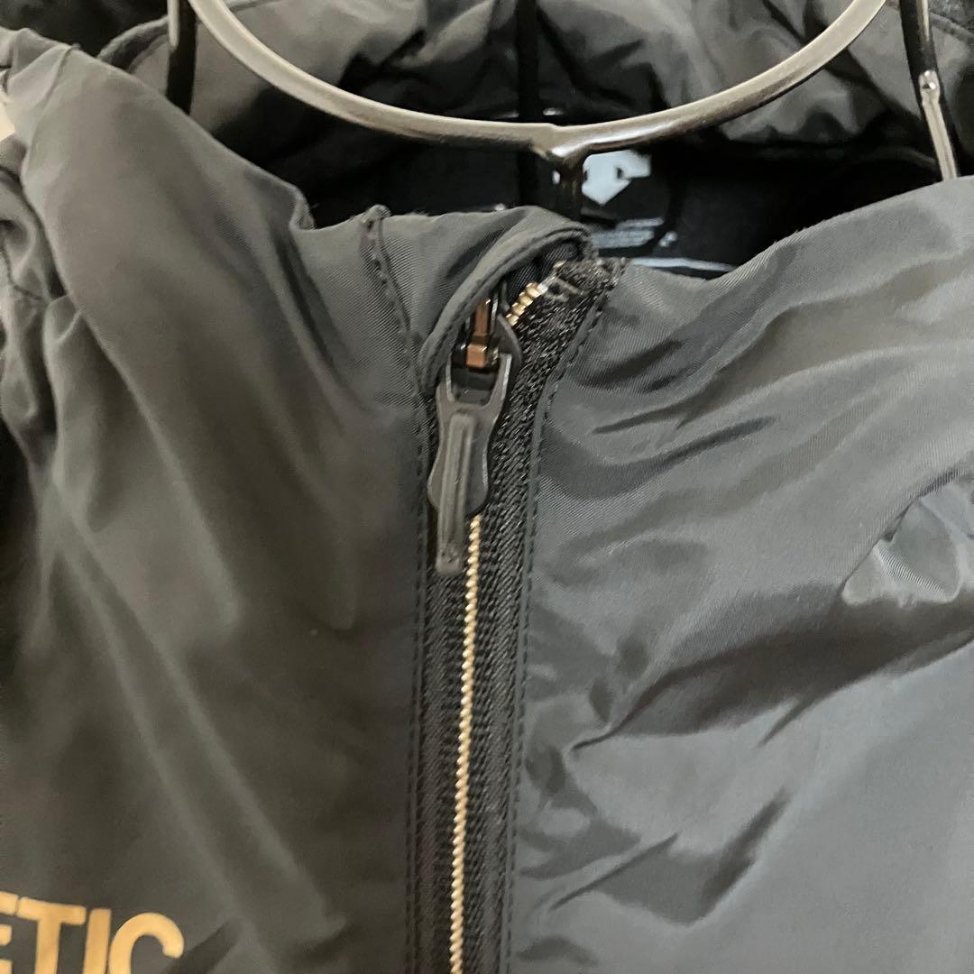 ☃DESCENTE☃エクスプラスサーモ フーデッド ウインドブレーカー S 黒金
