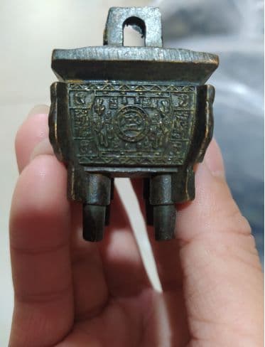 古い銅器の小香炉を作って本物の純銅真鍮の置物を拾う
