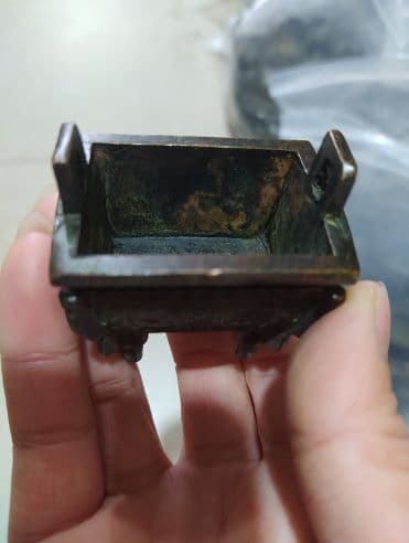 古い銅器の小香炉を作って本物の純銅真鍮の置物を拾う