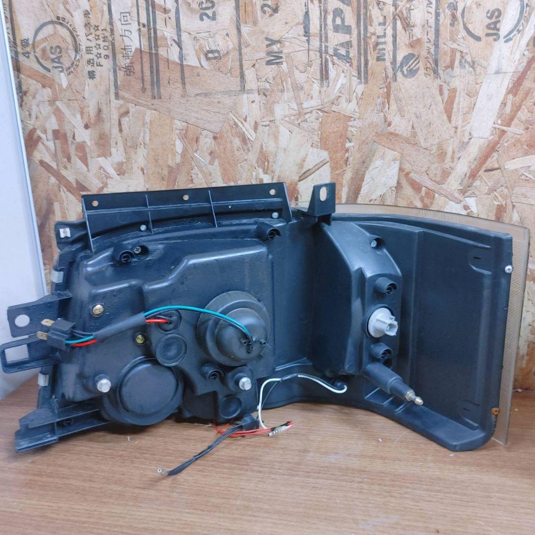ハイエース1型2型イカリング社外ヘッドライト