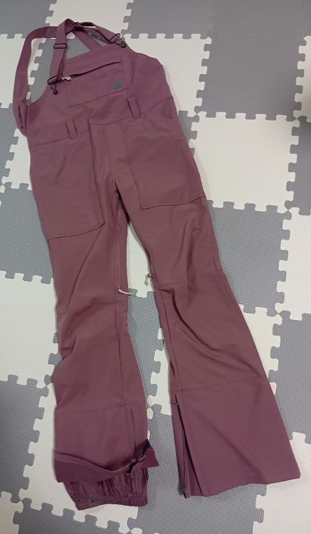 女性Mサイズ(日本L相当)BURTONビブパンツ スノーボードウェア バートン