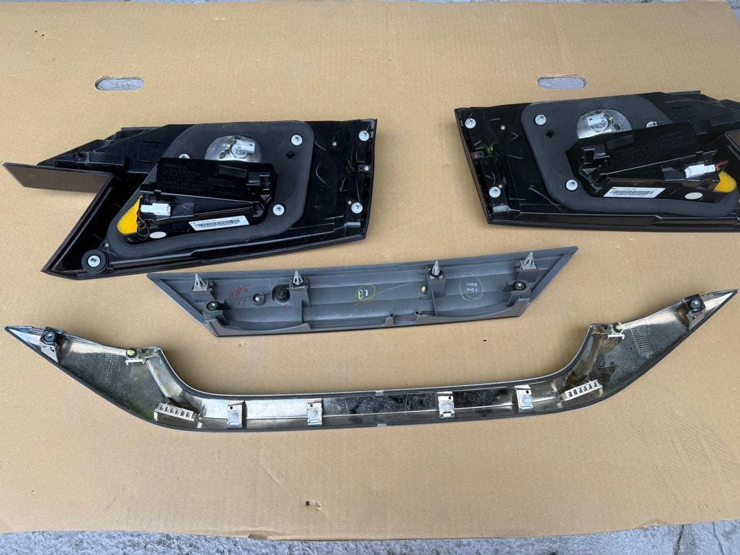 ホンダオデッセイ　アブソルート　テールセット