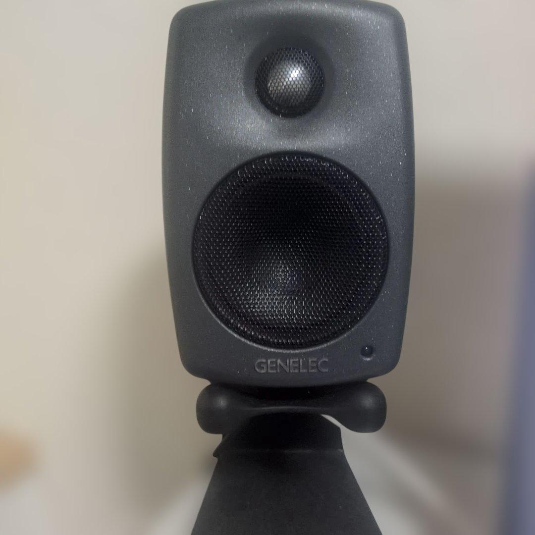 GENELEC 8010ap+スタンドとケーブル