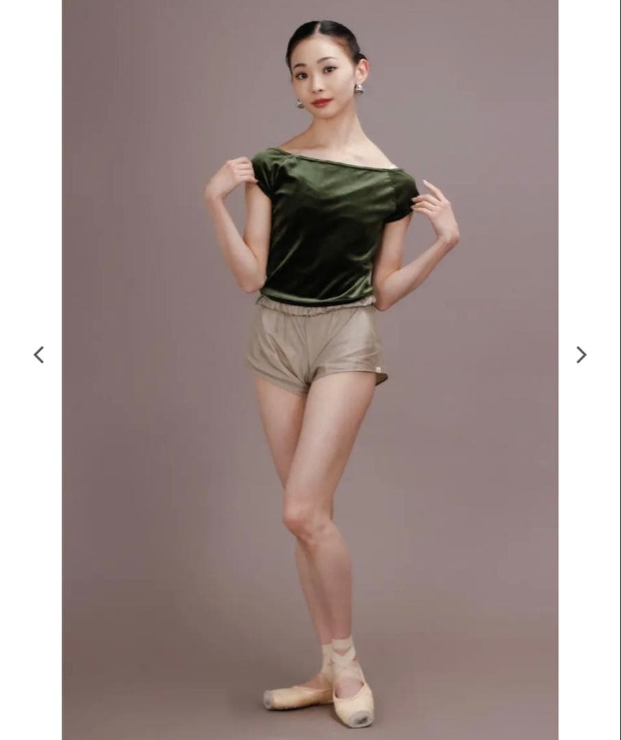 お得 新品 unoa ウノア ショートパンツ S ベージュ バレエ サウナパンツ