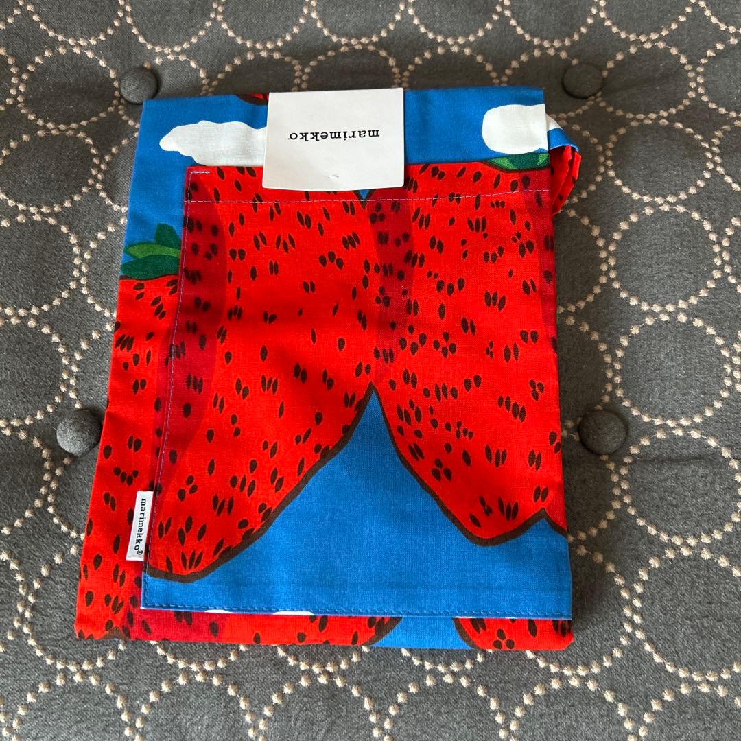 マリメッコ　エプロン　レア　マンシッカヴォレット