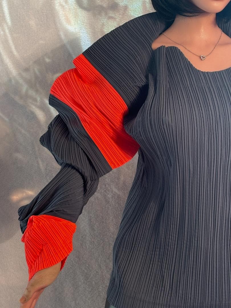 [超希少] ISSEY MIYAKE 平面二次元 変形 グレーボーダープリーツ