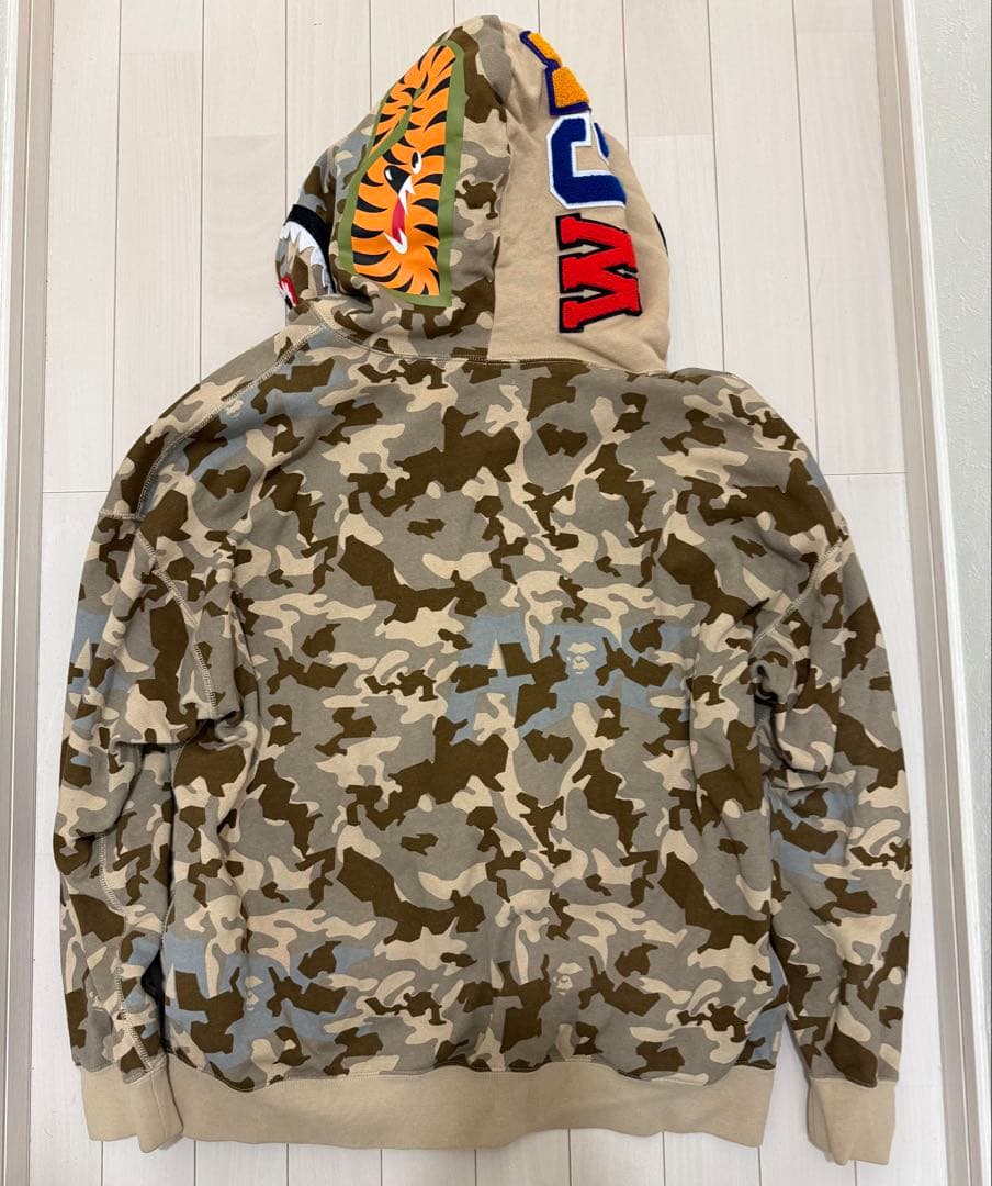 BATHING APE（アベイシングエイプ）フード付きパーカー