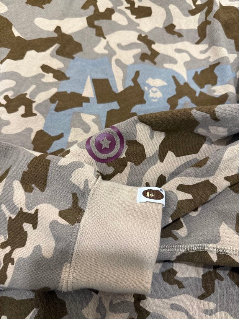 BATHING APE（アベイシングエイプ）フード付きパーカー