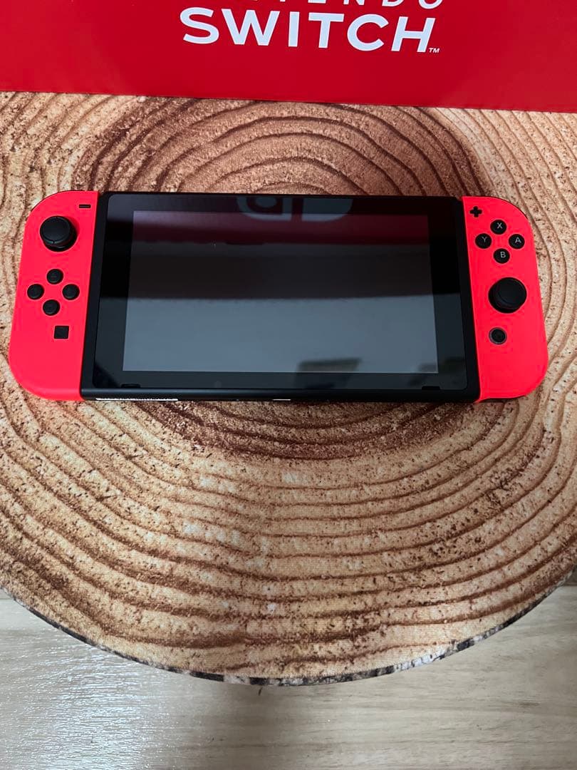 Nintendo Switch ニンテンドースイッチ本体　ネオンレッド
