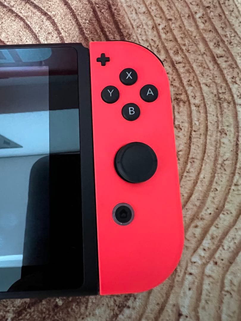 Nintendo Switch ニンテンドースイッチ本体　ネオンレッド