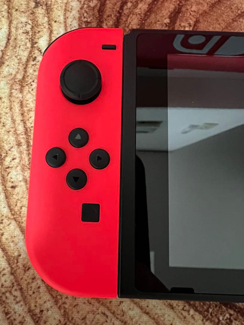 Nintendo Switch ニンテンドースイッチ本体　ネオンレッド