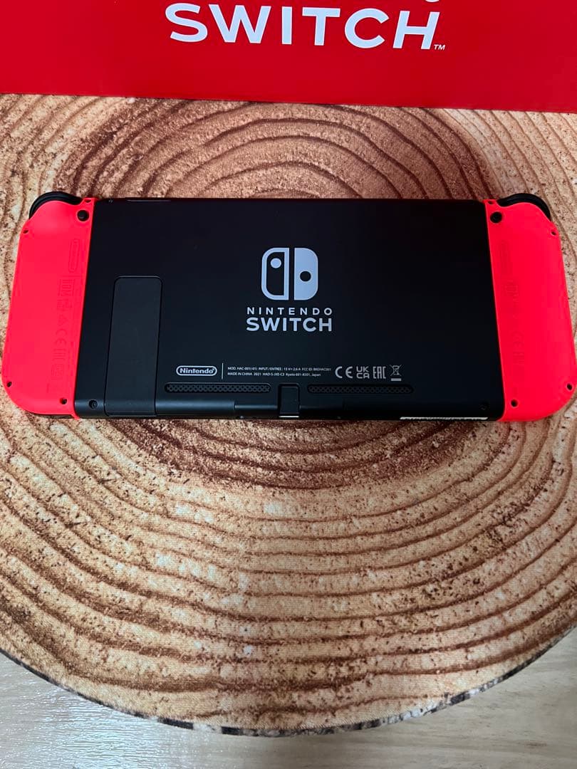 Nintendo Switch ニンテンドースイッチ本体　ネオンレッド