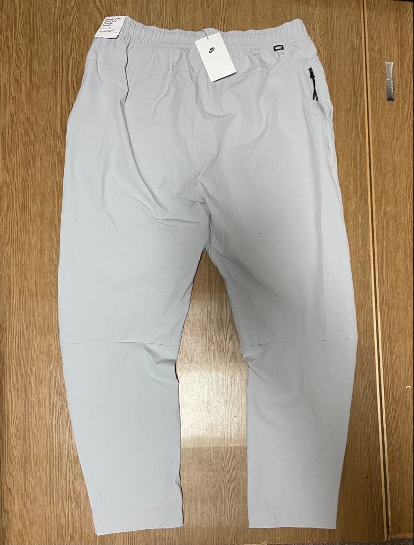新品未使用　Mサイズ　Nike ライトグレー ジャージパンツ