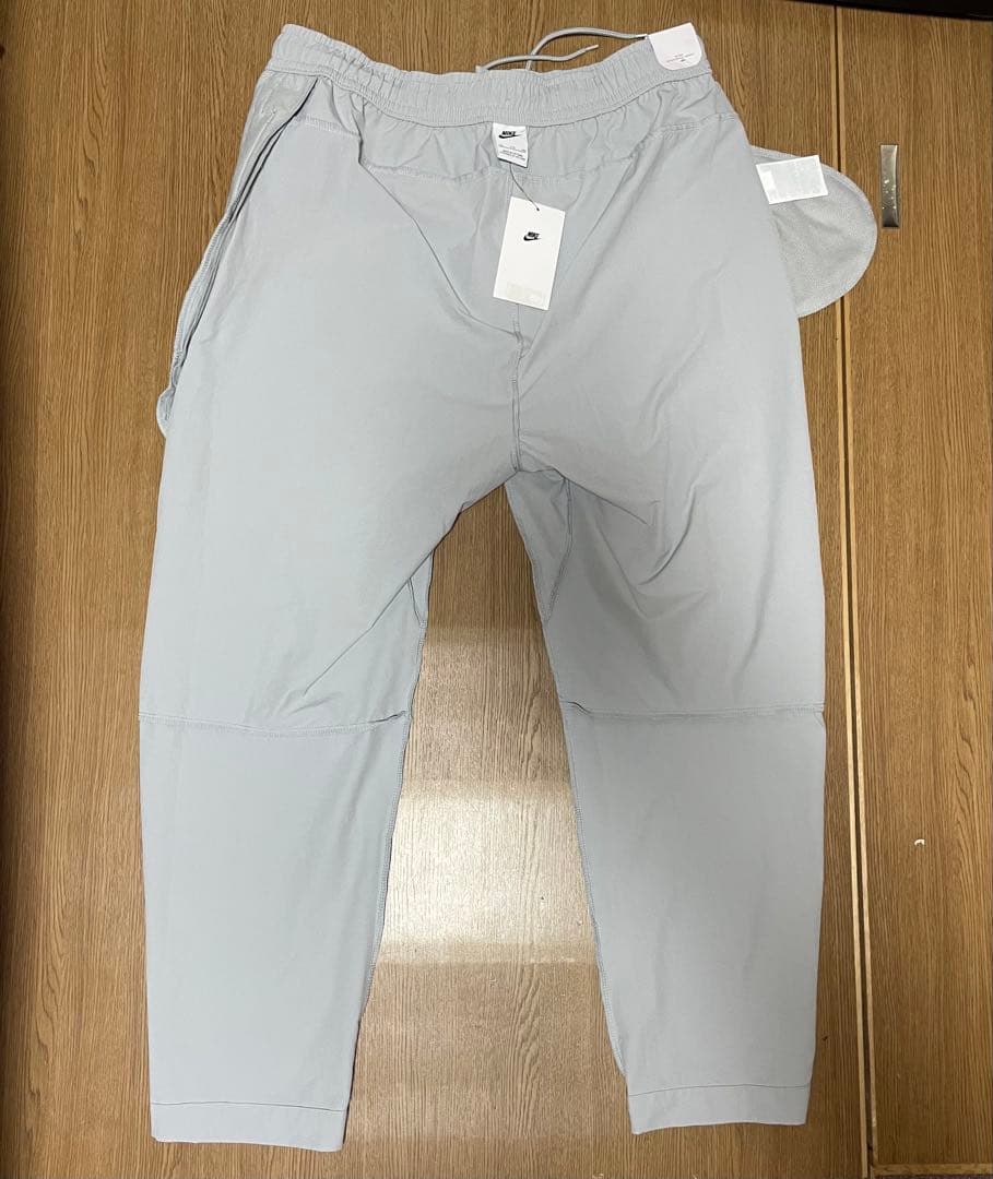 新品未使用　Mサイズ　Nike ライトグレー ジャージパンツ