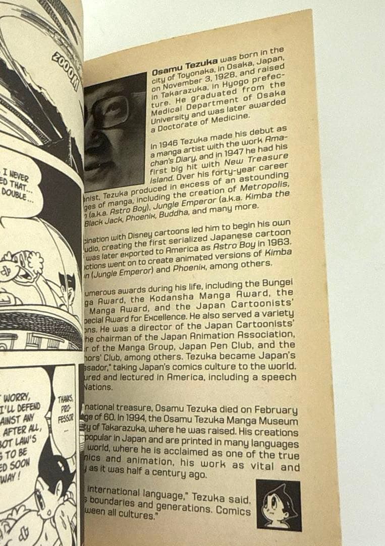 Astro Boy 4 Osam Tezuka manga漫画　英語版　手塚治虫