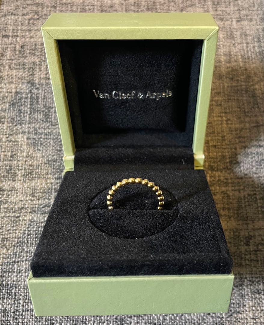 Van Cleef & Arpels ヴァンクリーフアーペル ペルレ　ミディアム