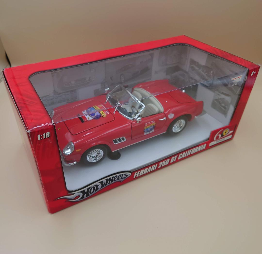 1/18 フェラーリ250GT カリフォルニア 60th記念モデル レッド
