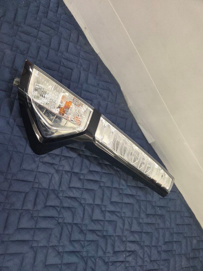 ルーミー　トール　タンク　クリアテール　純正LEDテール左右