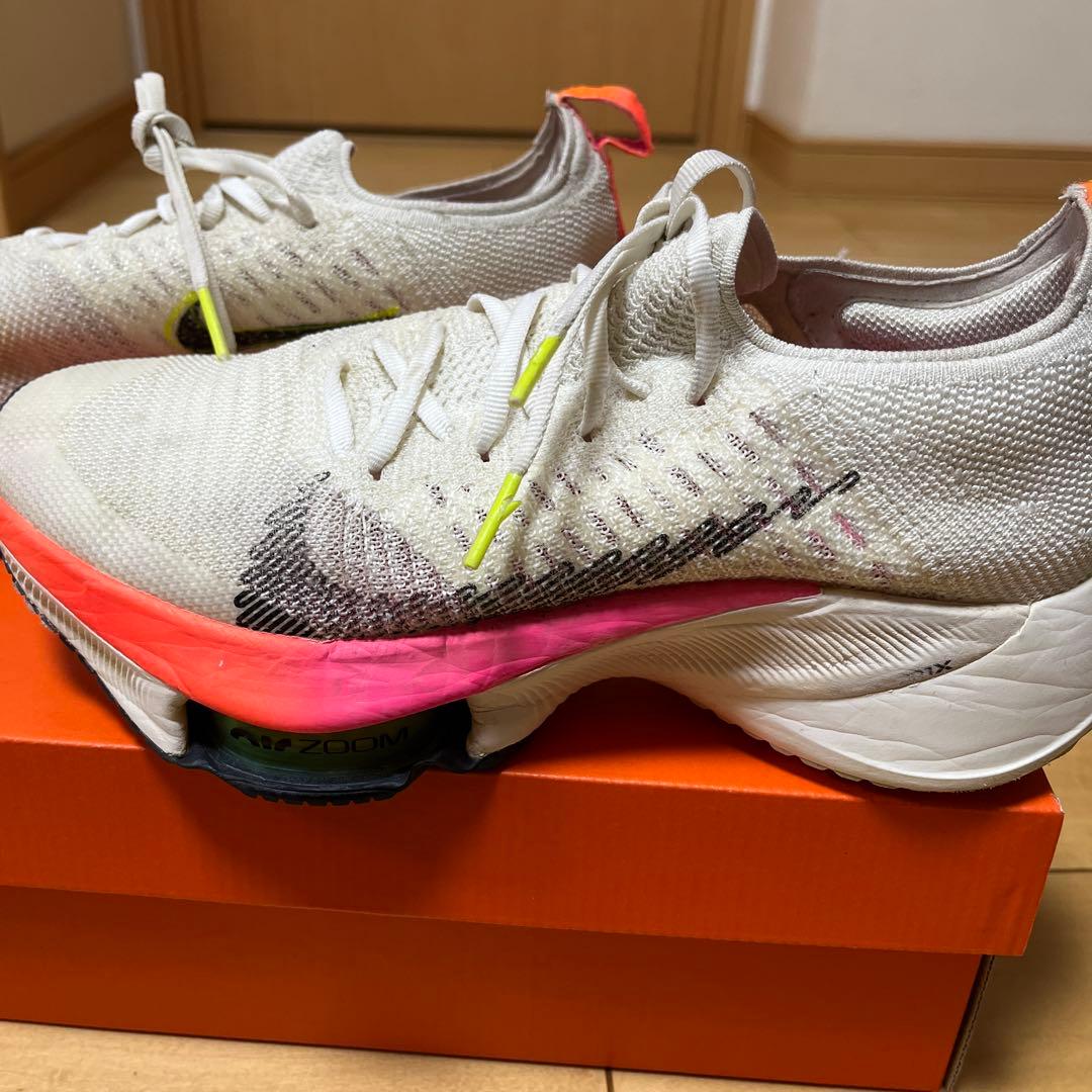 NIKE エアズーム　テンポネクスト%フライニット　　25.0センチ