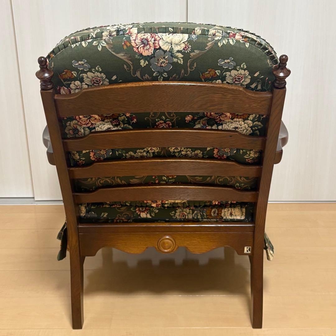 【美品】飛騨産業 キツツキマーク アームチェア 花柄クッション