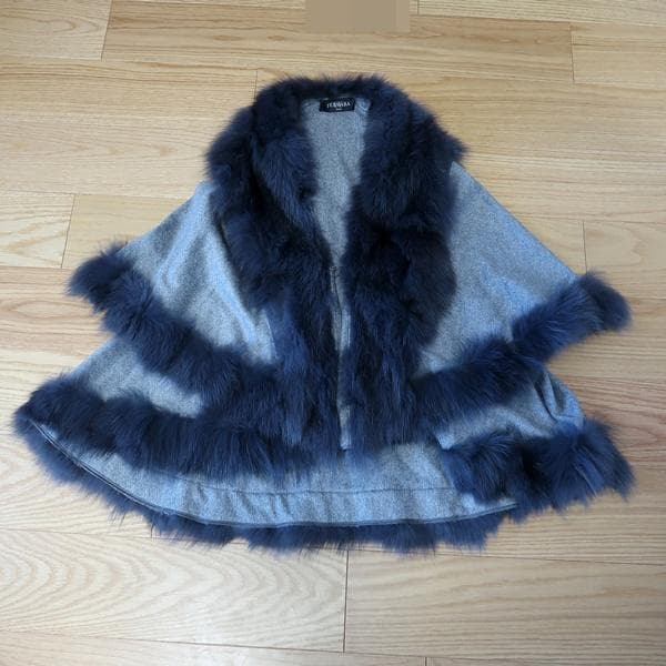 美品■FERRARA　ITARY製　/リアルファー付きポンチョ■■グレー系■