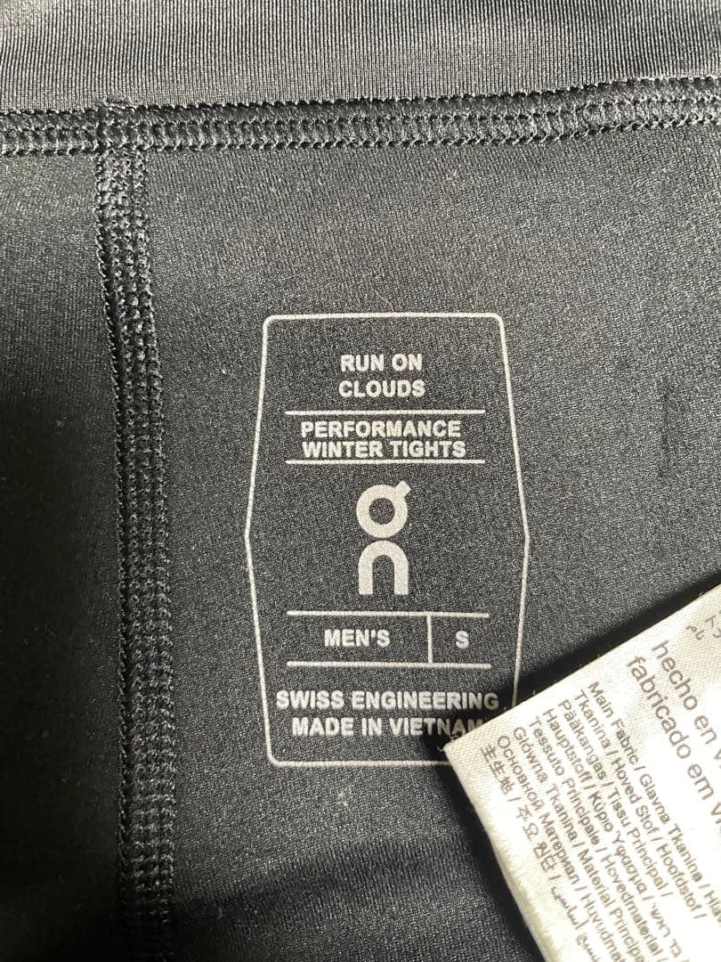 On ランニング PERFORMANCE WINTER TIGHTS メンズS