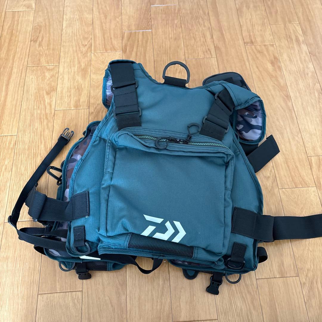 C*S様 Daiwa DF-6206 ライフジャケット Lサイズ グレー/迷彩