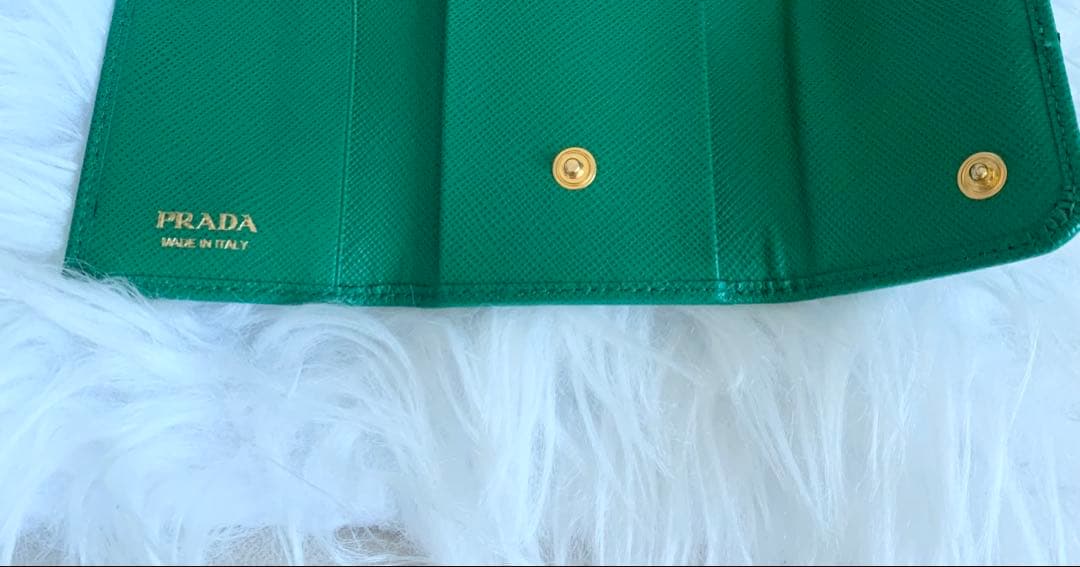 PRADA グリーン レザー キーケース　箱　カード付き