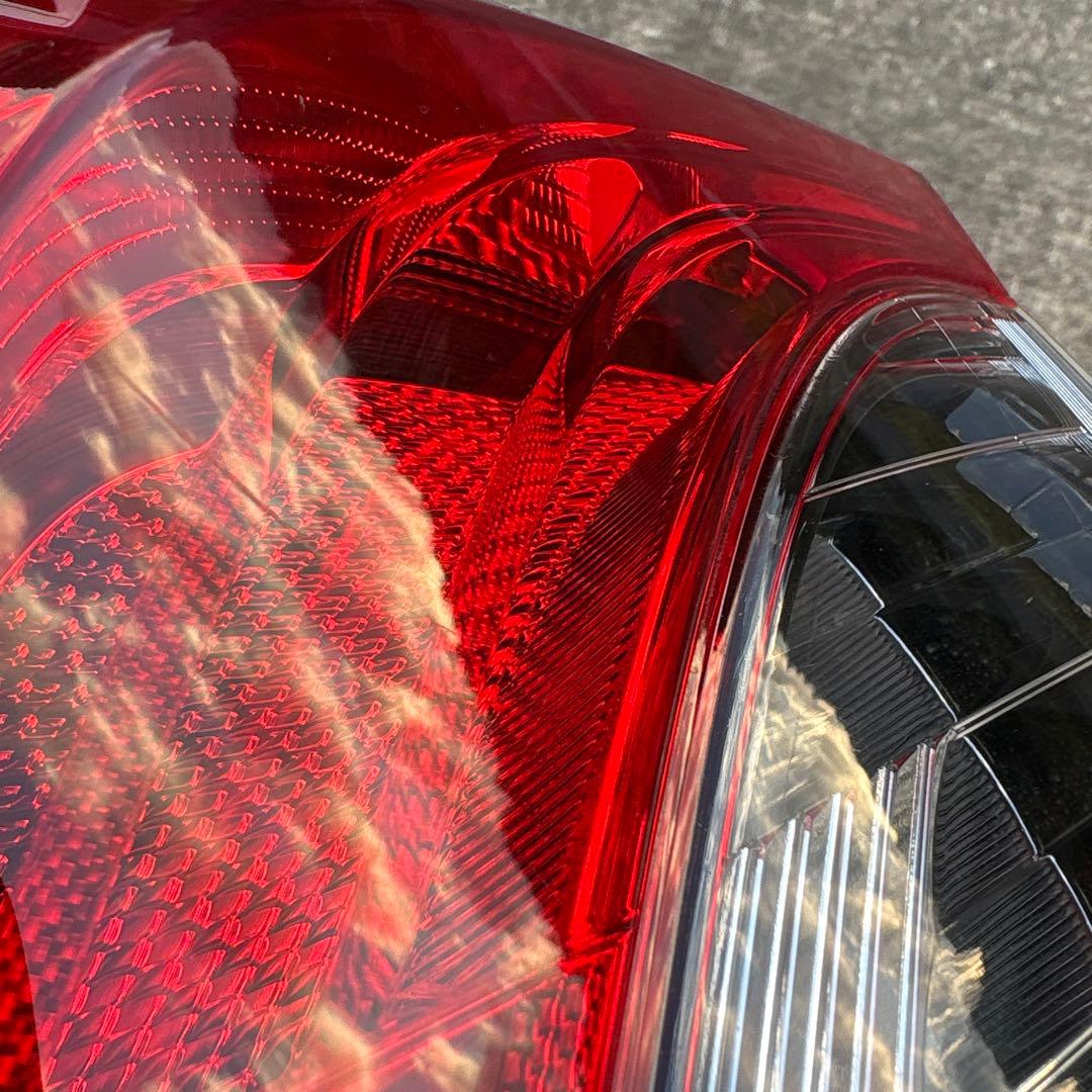 RAV4 テールライト 81560-42230