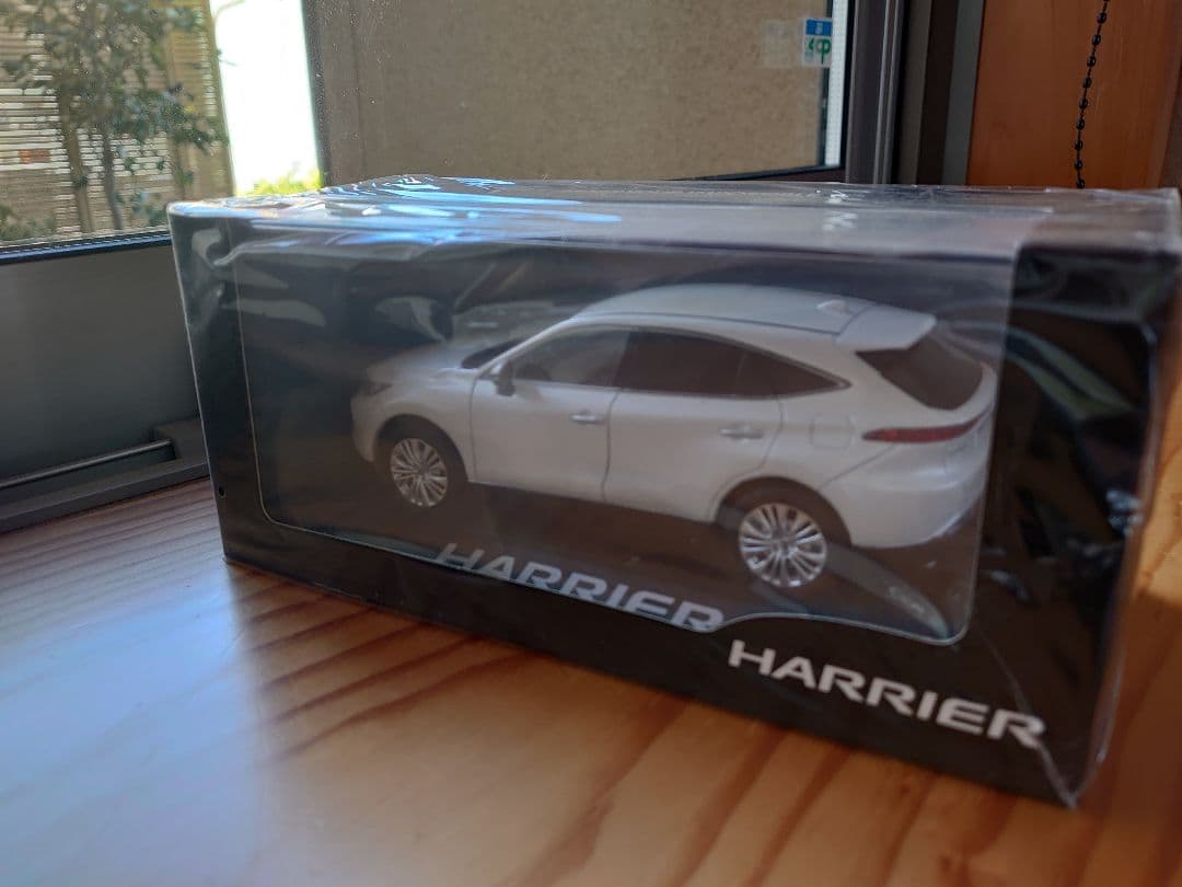 【美品】ハリアー　ホワイトパール　カラーサンプル　ミニカー
