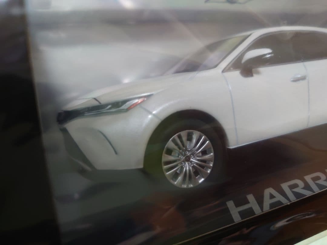 【美品】ハリアー　ホワイトパール　カラーサンプル　ミニカー