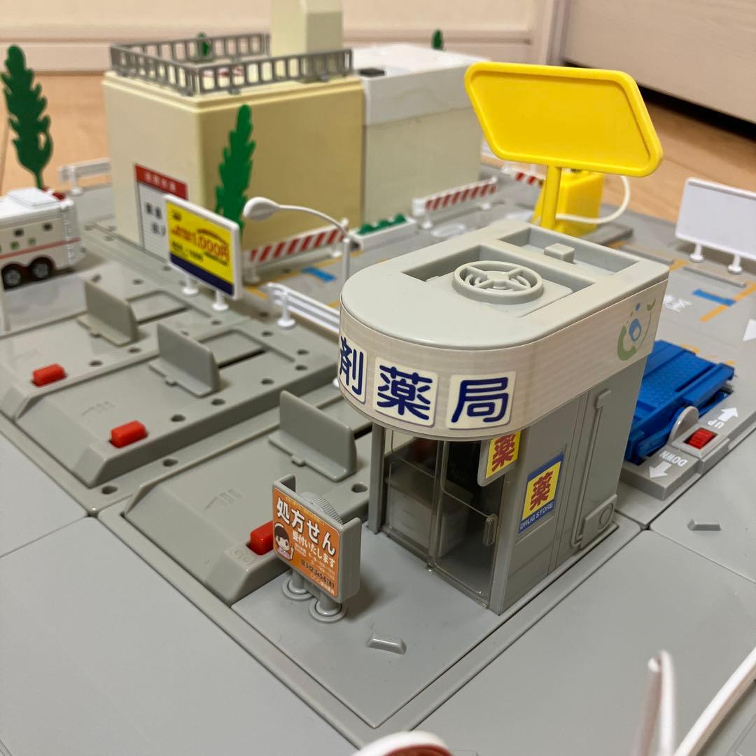 トミカタウン 病院 駐車場　薬局　トミカ
