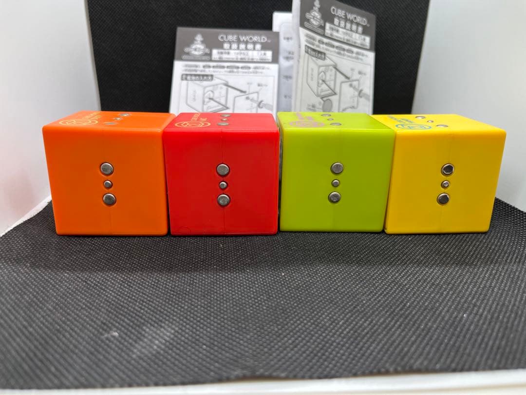 CUBE WORLD キューブワールド　バンダイ　たまごっち