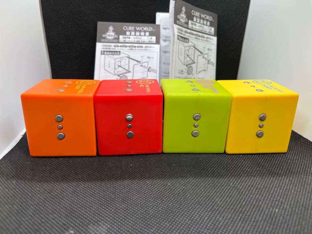 CUBE WORLD キューブワールド　バンダイ　たまごっち