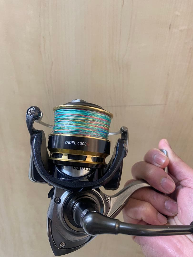 VADEL 4000H スピニングリール