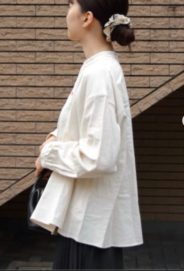 ダントン　ヘンリーネックプルオーバー　ベージュ　ビショップ