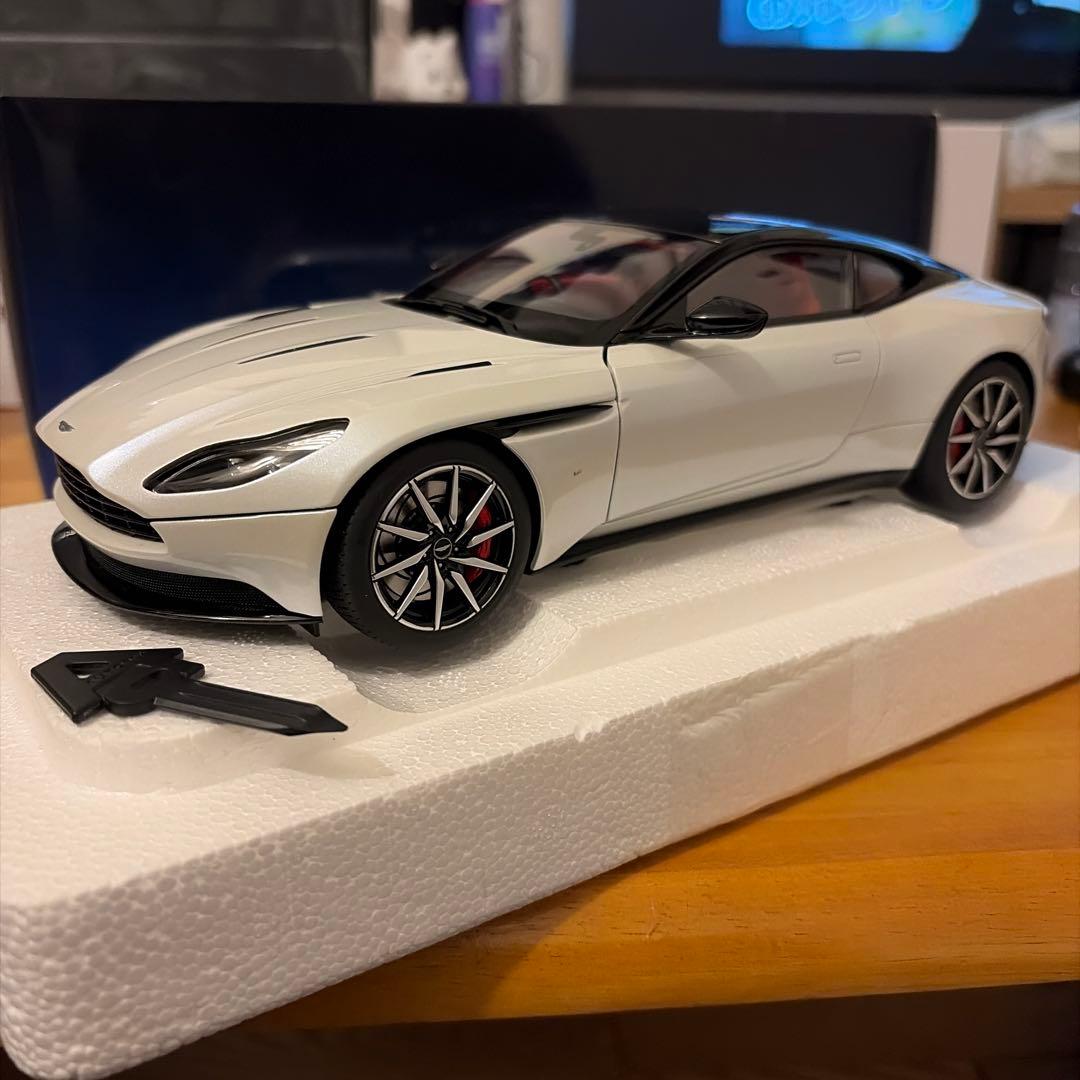 AUTOart Aston Martin DB11 ホワイト 1/18