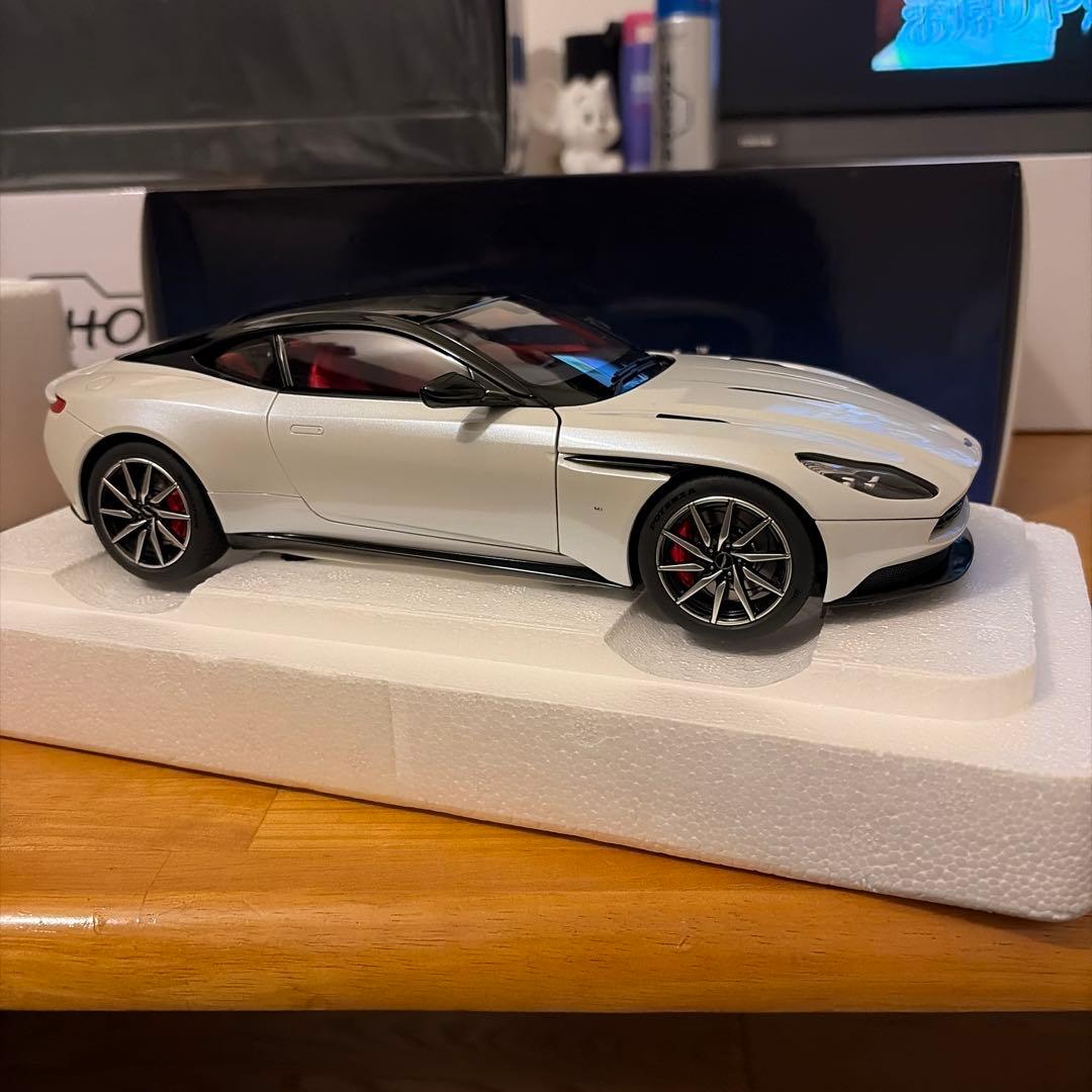 AUTOart Aston Martin DB11 ホワイト 1/18