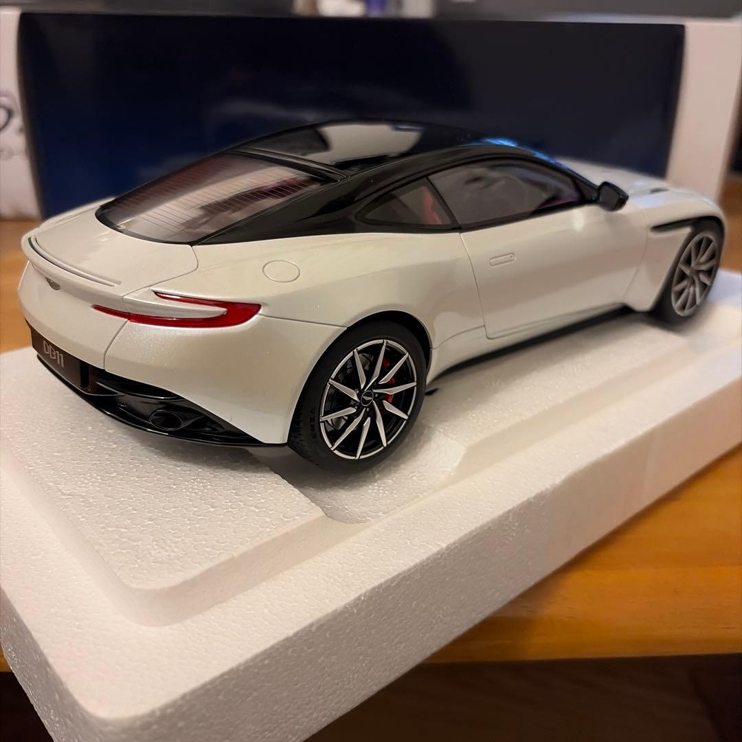 AUTOart Aston Martin DB11 ホワイト 1/18
