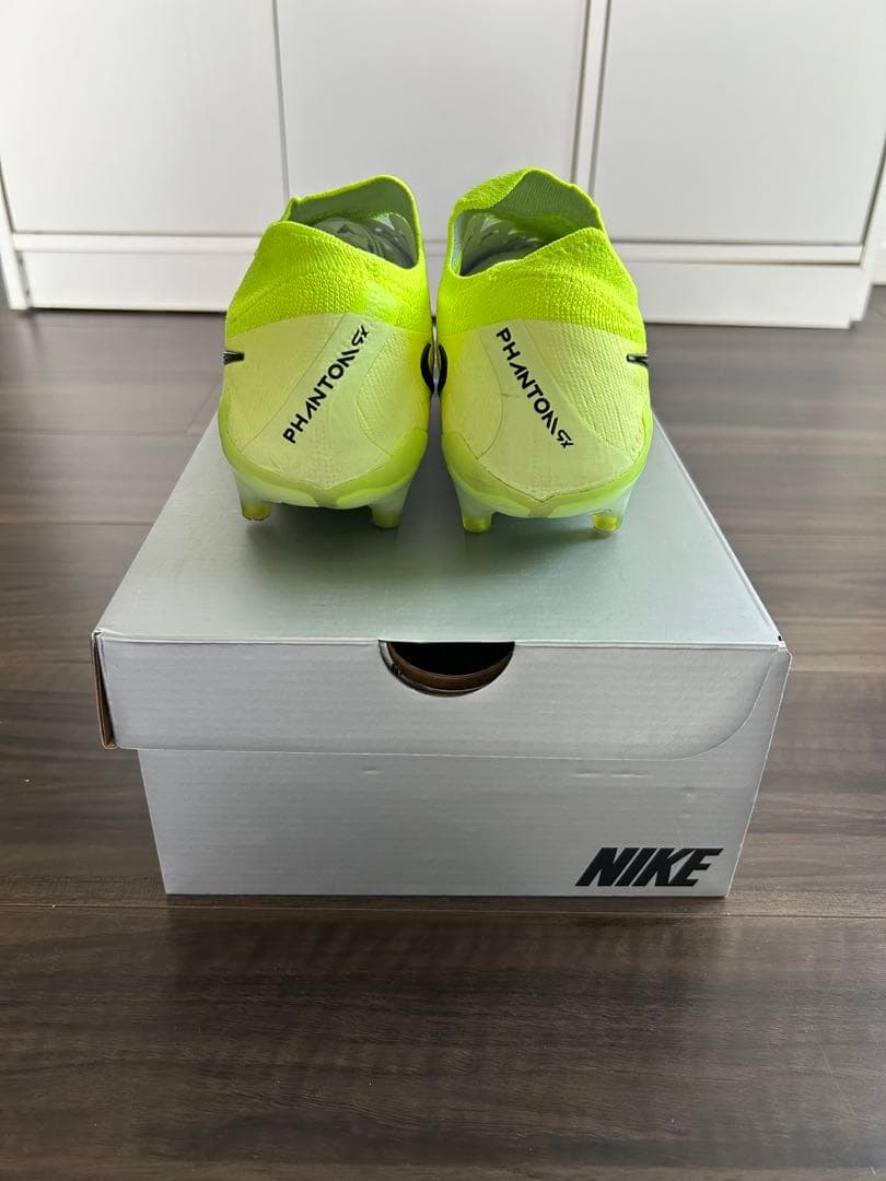 10分着用の美品　値下げ不可NIKE ファントムGX2 26.0