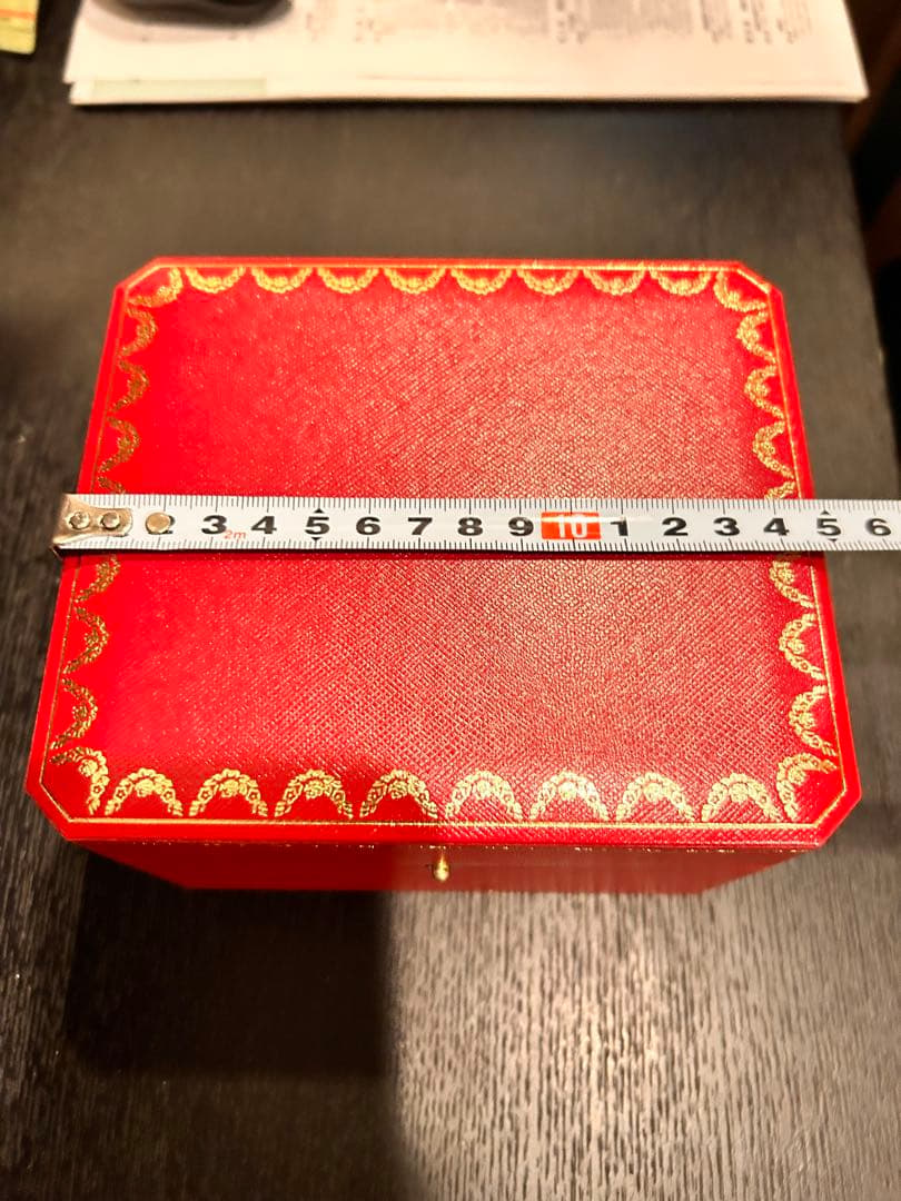 ブラックフライデー！かなり美品　正規品⭐︎Cartier 赤ギフトボックス 正方形
