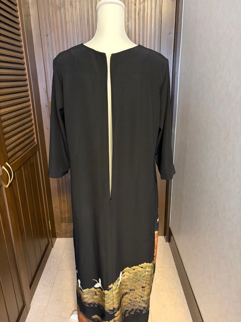 着物リメイク　黒留袖　ロングワンピース　　鶴に松　　作家物