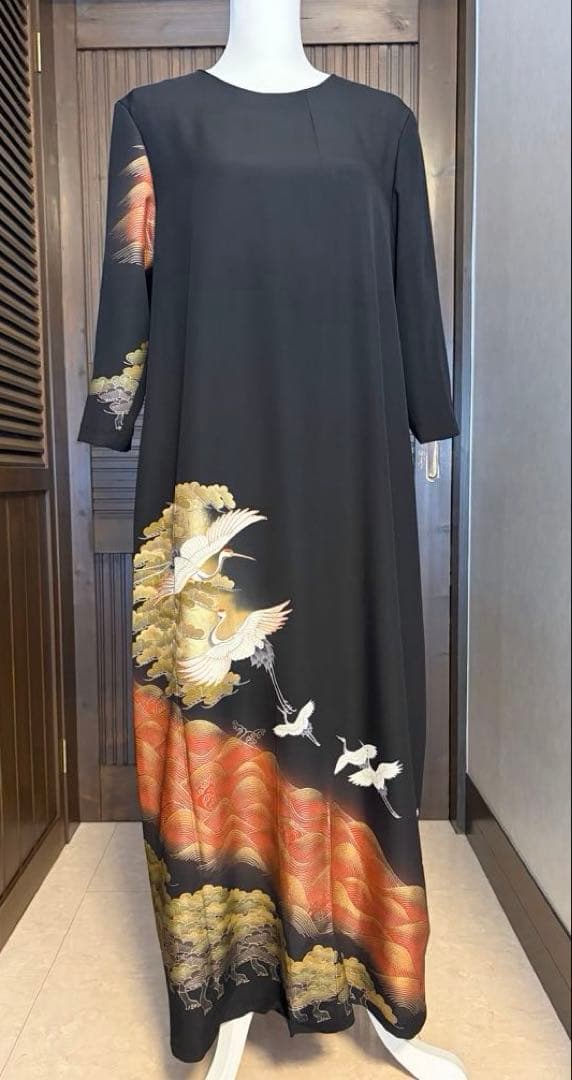 着物リメイク　黒留袖　ロングワンピース　　鶴に松　　作家物