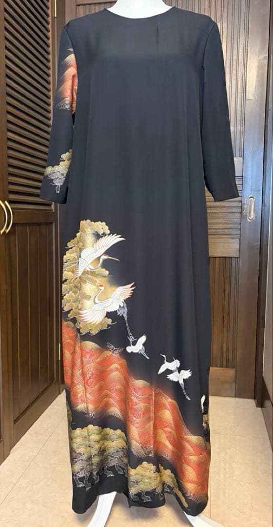着物リメイク　黒留袖　ロングワンピース　　鶴に松　　作家物