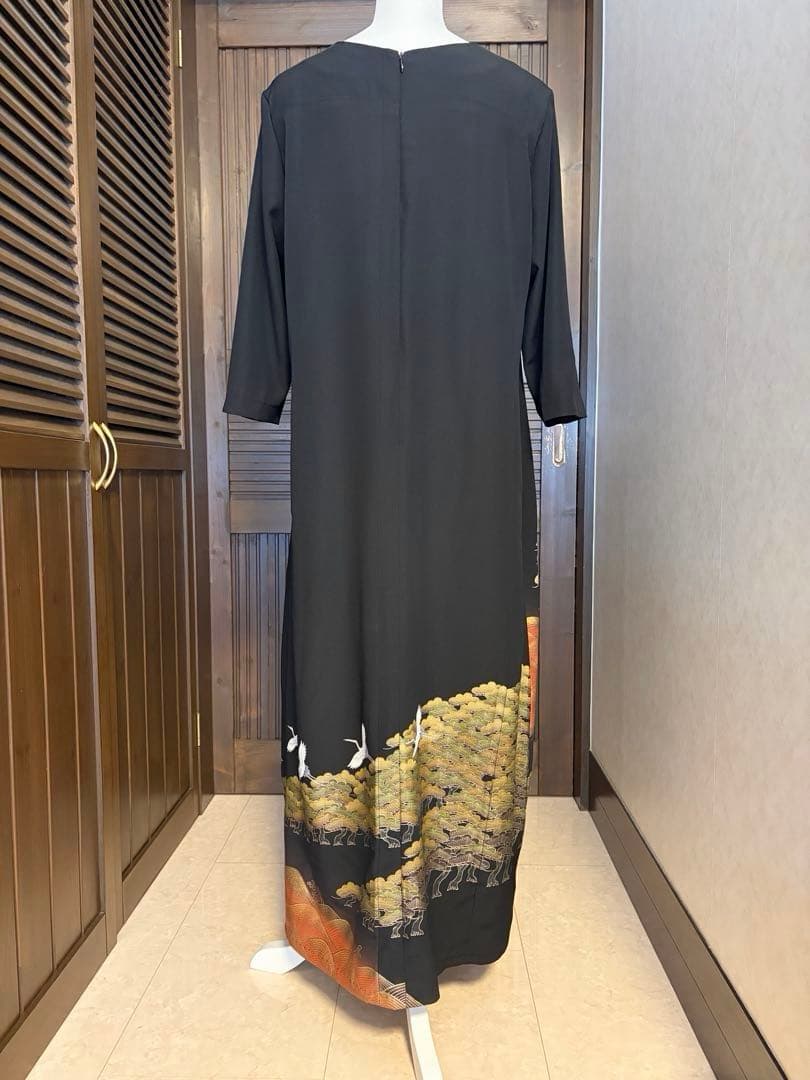 着物リメイク　黒留袖　ロングワンピース　　鶴に松　　作家物