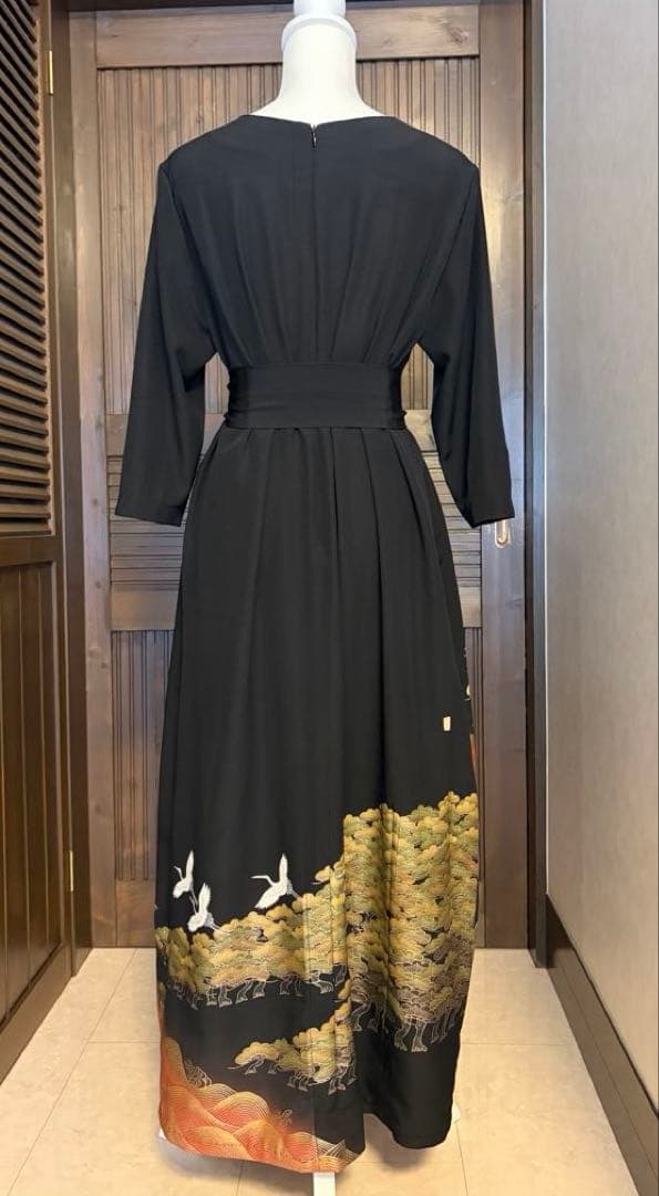 着物リメイク　黒留袖　ロングワンピース　　鶴に松　　作家物