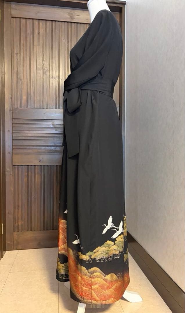 着物リメイク　黒留袖　ロングワンピース　　鶴に松　　作家物